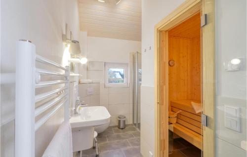 a white bathroom with a sink and a toilet at Lovely Home In Krems Iiwarderbrück in Göls