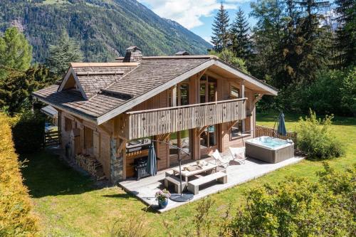 Chalet Les Granges - 4 Bedrooms with Jacuzzi and BBQ - By Cozee Rentals