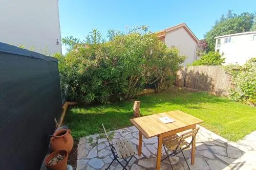 Refurbished apartment with terrace and garden photo 1