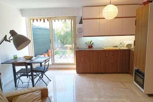 Refurbished apartment with terrace and garden photo 6