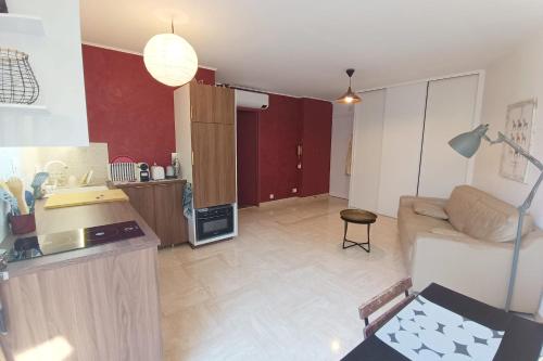 Refurbished apartment with terrace and garden
