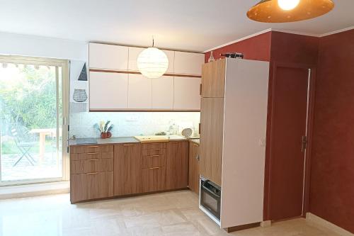 Refurbished apartment with terrace and garden photo 8