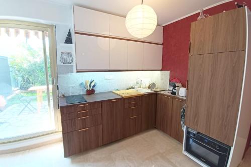 Refurbished apartment with terrace and garden photo 9
