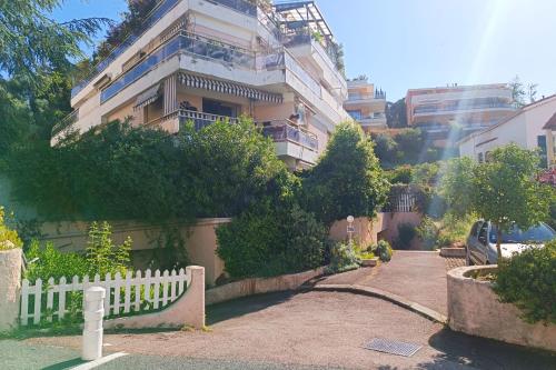 Refurbished apartment with terrace and garden photo 16