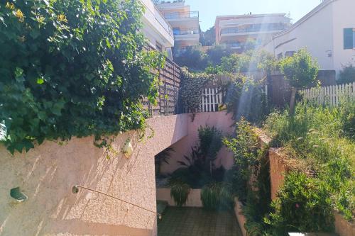 Refurbished apartment with terrace and garden photo 17