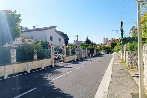 Refurbished apartment with terrace and garden photo 18