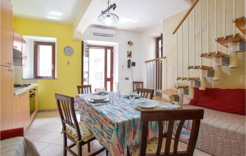Posezení v ubytování 1 Bedroom Lovely Home In Roccalumera