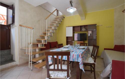 Posezení v ubytování 1 Bedroom Lovely Home In Roccalumera
