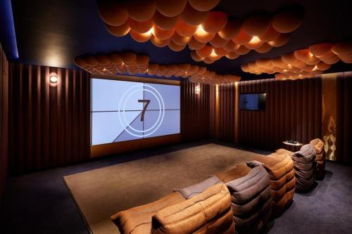a room with a large screen with a basketball game at Greenwich O2 in London