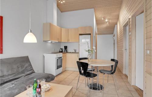 a kitchen and living room with a table and chairs at 2 Bedroom Lovely Home In Pandrup in Pandrup