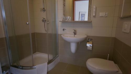 Un baño de Hotel Sen