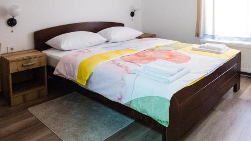 Ένα ή περισσότερα κρεβάτια σε δωμάτιο στο Lesnik vacation home