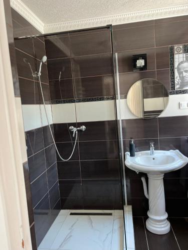a bathroom with a shower and a sink at Adél Apartman in Kisújszállás