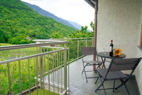 a balcony with a table and chairs with a view at Anna nel verde in Albosaggia