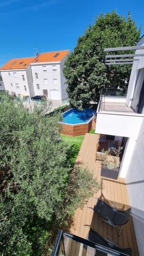 Maslina House - Family Apartment 2 with Pool