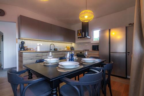 Dapur atau dapur kecil di Blue Arb Apartment Rab