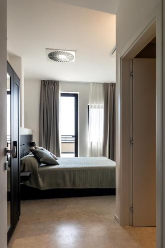 a bedroom with a bed and a window at Feudo Antico in Tollo