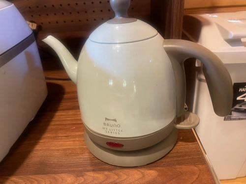 a white electric tea kettle sitting on a counter at モリソンヴィラ 石垣のログハウス in Shiso