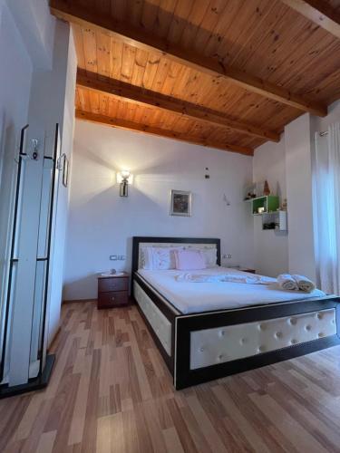 Postel nebo postele na pokoji v ubytování Elsa's Villa