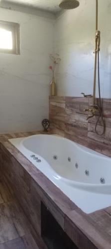 Koupelna v ubytování Hostal SPA Casa de Piedra