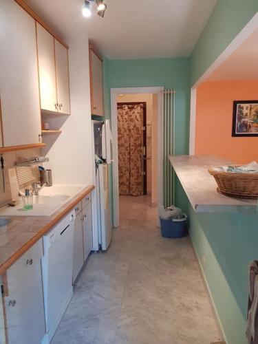 Photo de la galerie de l'établissement Bel appartement avec spa de nage, à Cagnes-sur-Mer