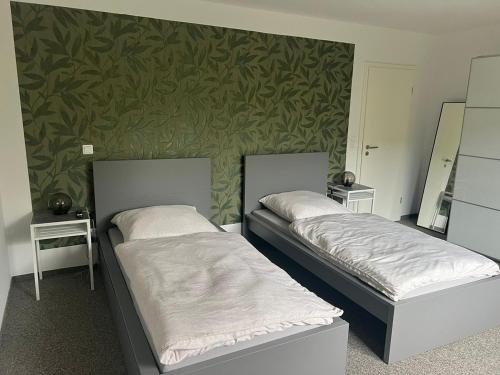 two beds sitting next to each other in a room at Erlebniseck in Simmelsdorf