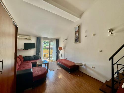 Una televisión o centro de entretenimiento en FOR-A Apartmani