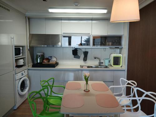 Ocean & sunrise View-10 seconds of beach walk - Three bedrooms_3