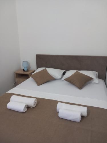 a large white bed with two pillows on it at Vila Nina Donji Štoj in Ulcinj