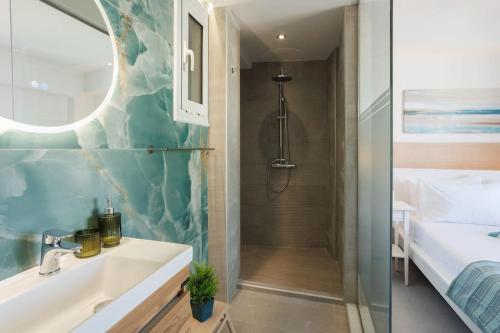 Wow, Design Apartment, steps from town centre