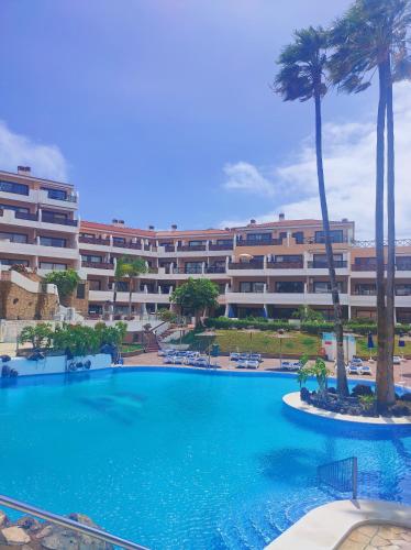 Lovely apartment top views, heated pool, great location