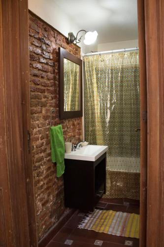 a bathroom with a sink and a shower at Loft Antiguo sobre Av de Mayo in Buenos Aires