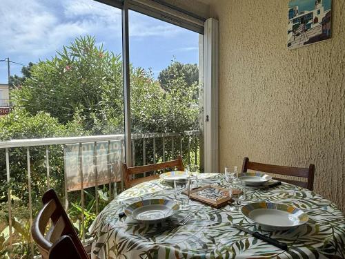 Photo de la galerie de l'établissement Studio cabine cosy à 400m de la plage - 4 couchages, parking privé, animaux admis - FR-1-225-210, à Argelès-sur-Mer