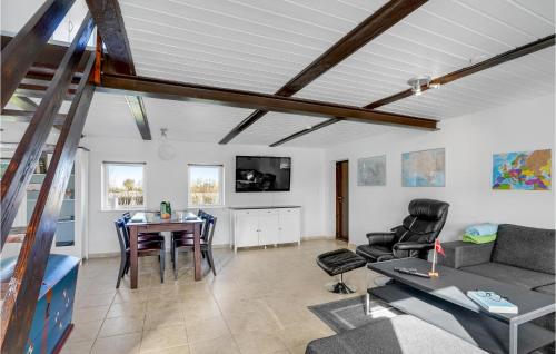 Φωτογραφία από το άλμπουμ του Gorgeous Home In Nykøbing M With Wifi σε Tødsø