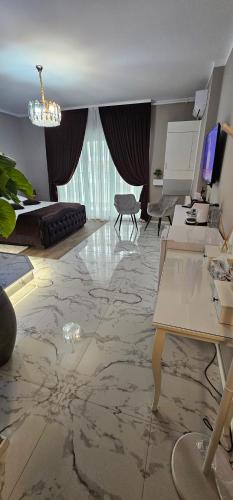 a large living room with a large marble floor at Studio Casa del Mar - Mathi in Mamaia