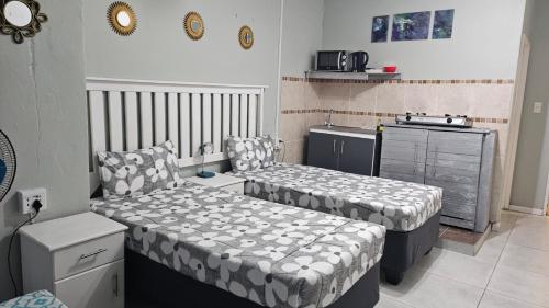 Dapur atau dapur kecil di Zufike Self Catering