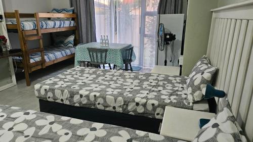 Katil atau katil-katil dalam bilik di Zufike Self Catering