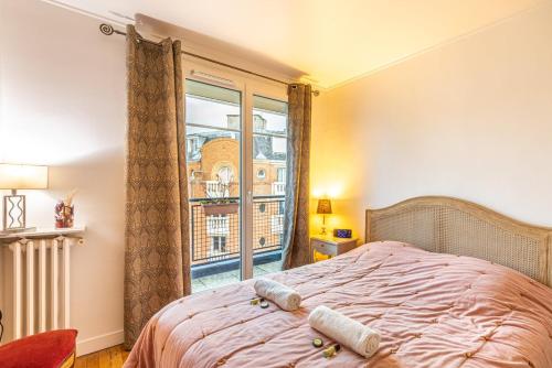 Postel nebo postele na pokoji v ubytování GuestReady - Contemporary Apt in the 20th Arr