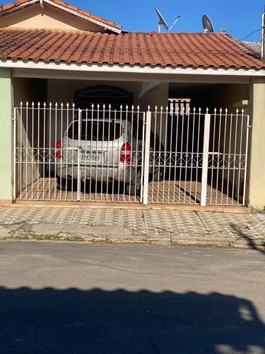 a white car is parked in a garage at Casa Sto Antônio - 8 min pela Dutra até o Santuário in Aparecida