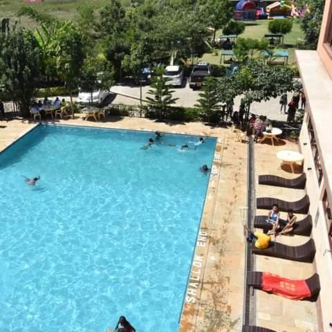 Bazén v ubytování Sunstar Resort Thika nebo v jeho okolí