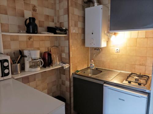 Kuchyň nebo kuchyňský kout v ubytování Studio port de plaisance