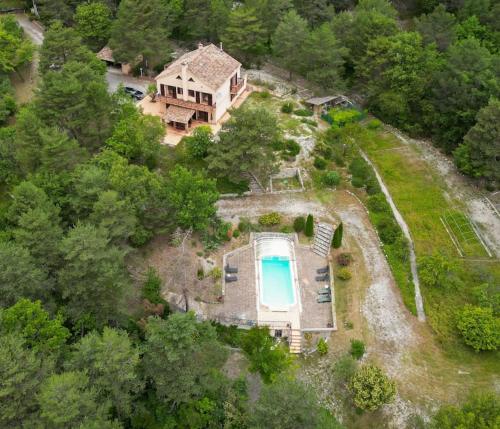 an aerial view of a house with a swimming pool at Mas du Gralet, entre terre et mer in Puget-Théniers