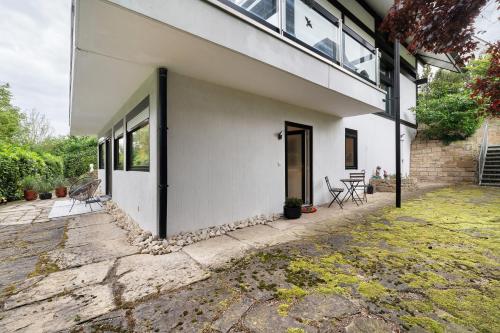 a white house with a door and a patio at Ferienappartement Harmonie in Zaisenhausen