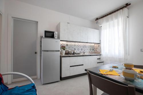 Kuchyň nebo kuchyňský kout v ubytování Residence La Pigna