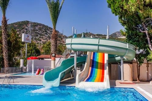 Φωτογραφία από το άλμπουμ του Club Mirabell hotel σε Elikesik
