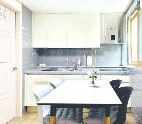 Snug J House_3
