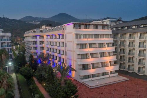 Φωτογραφία από το άλμπουμ του Club Mirabell hotel σε Elikesik