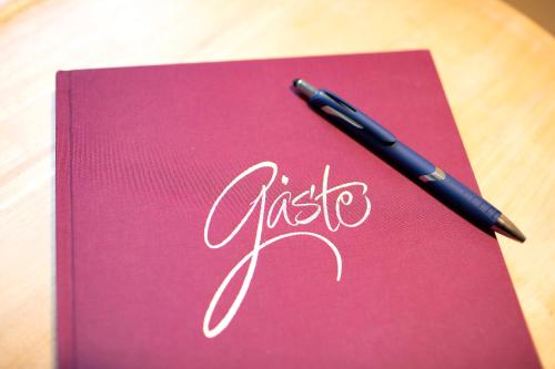 a pen sitting on top of a red napkin with a cure at Haus Meistereck Melzow in Melzow