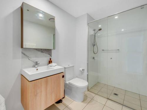 a bathroom with a toilet and a sink and a shower at Modern Mountain View Apartment - South Brisbane in Brisbane