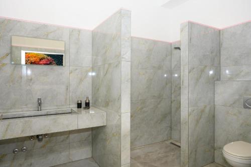 Un baño de Plaza Cafe & Bar
